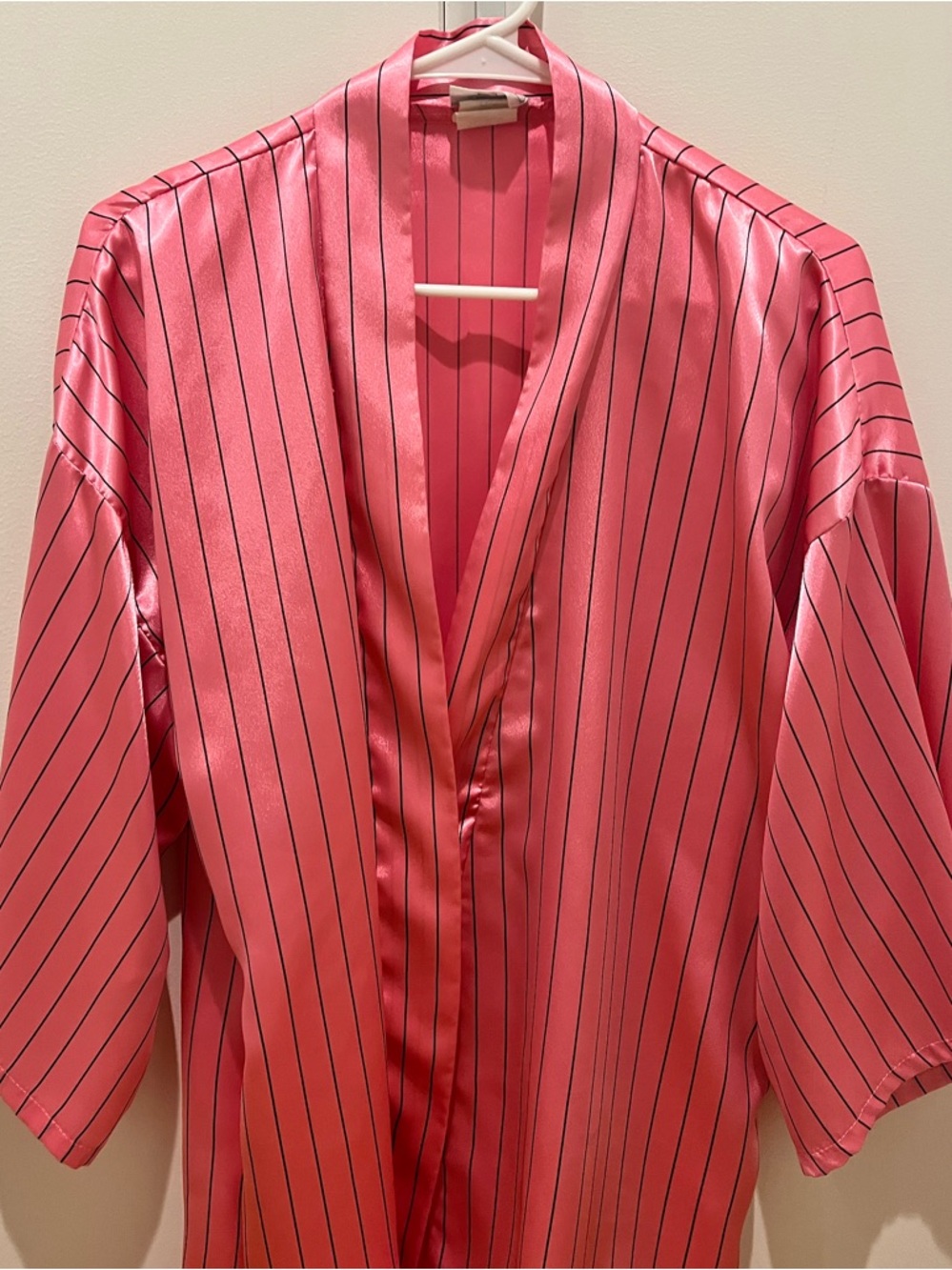Jayre Hot Pink Satin Pinstripe Kimono Robe gently worn